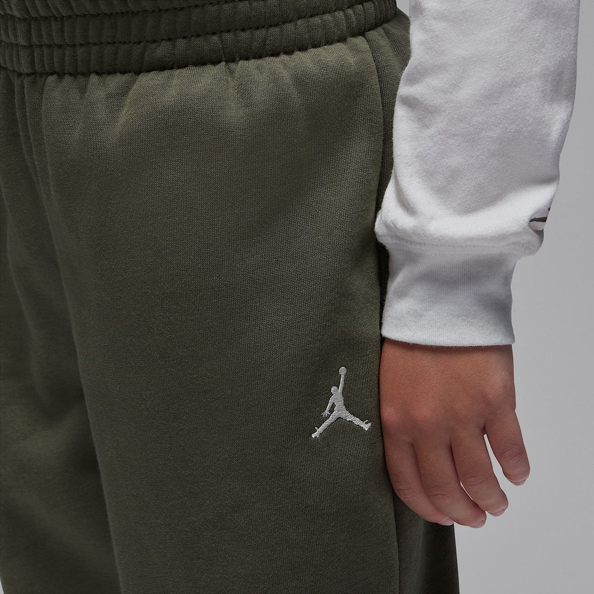 Conjunto de dos piezas de sudadera con gorro sin cierre de tejido Fleece para preescolar Jordan MVP – Oliva medio – vista 8