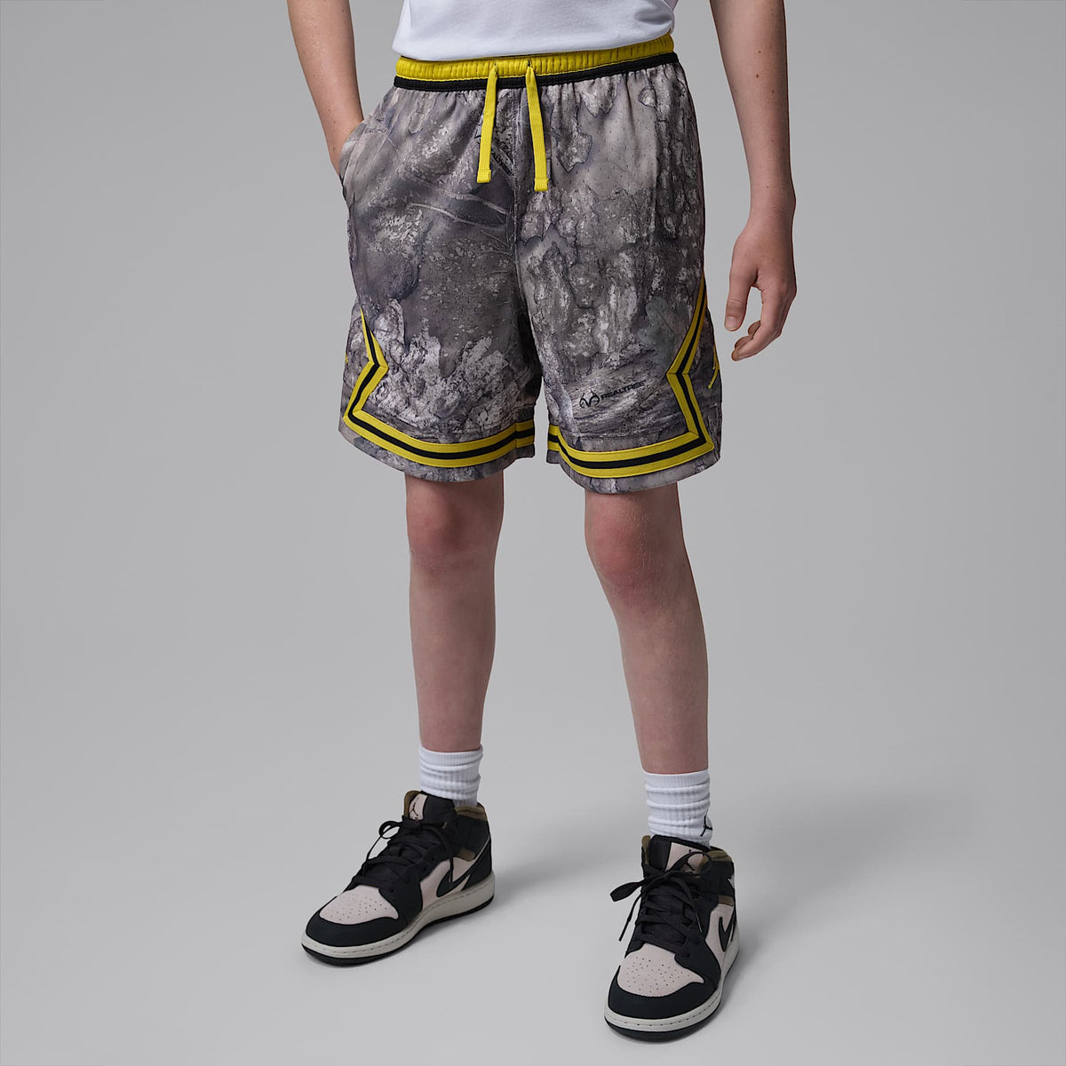 Shorts Dri-FIT con diseño de diamante MVP Realtree para niños talla grande Jordan – Cisne – vista 1