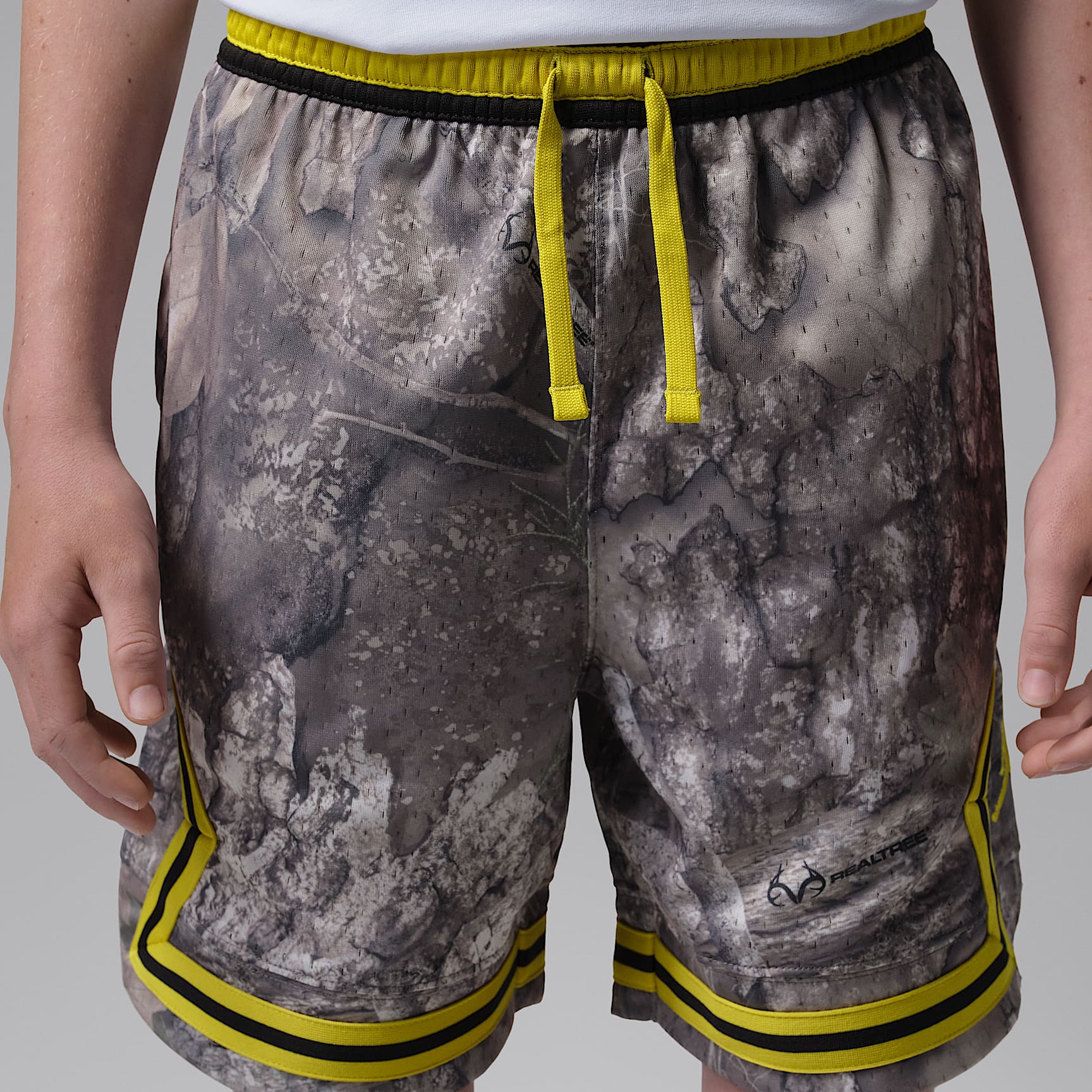 Shorts Dri-FIT con diseño de diamante MVP Realtree para niños talla grande Jordan – Cisne – vista 2