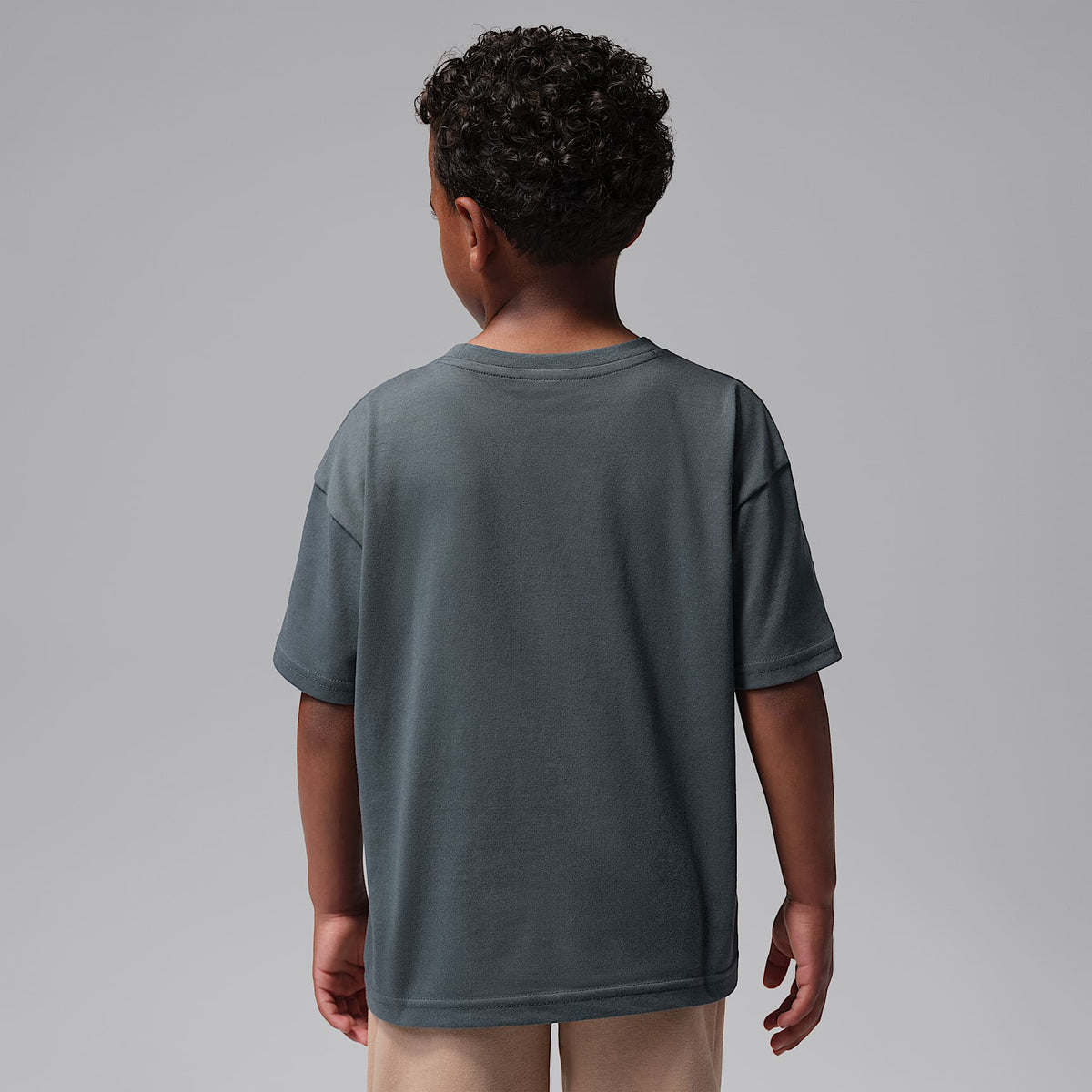 Playera con gráfico Retro Hoop Distressed para niños talla pequeña Jordan – Zorro azul – vista 2