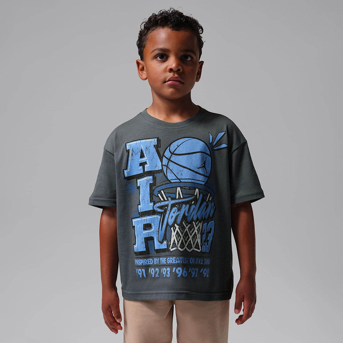 Playera con gráfico Retro Hoop Distressed para niños talla pequeña Jordan – Zorro azul – vista 1