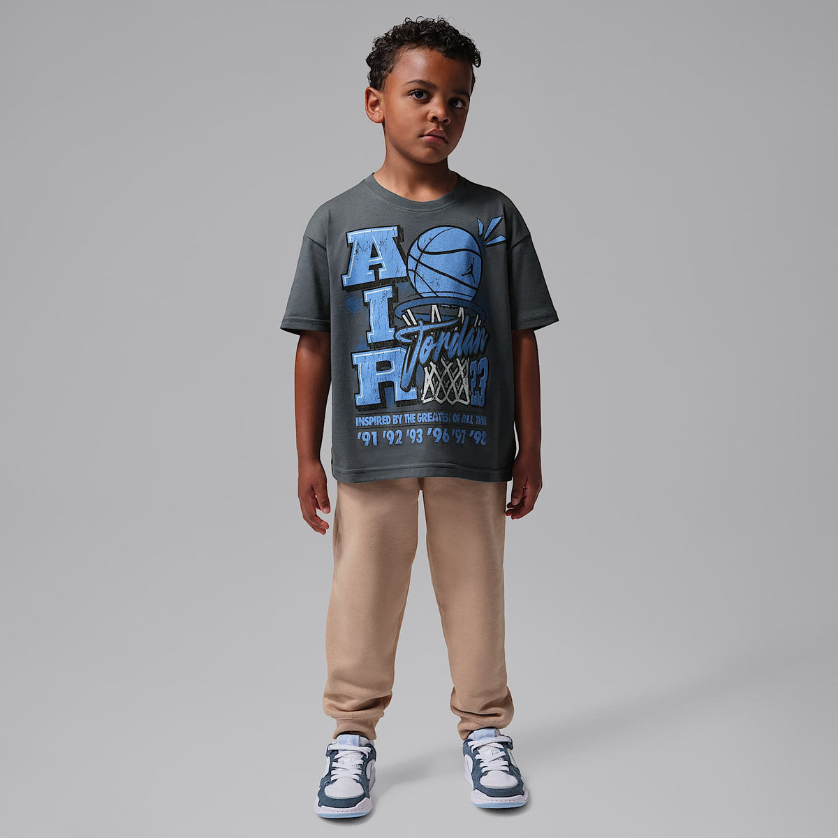 Playera con gráfico Retro Hoop Distressed para niños talla pequeña Jordan – Zorro azul – vista 5