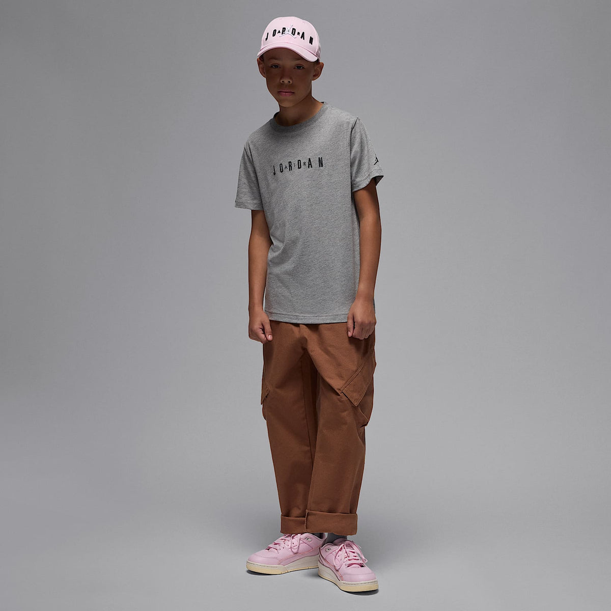 Playera bordada para niños talla grande Jordan – Carbono jaspeado – vista 5
