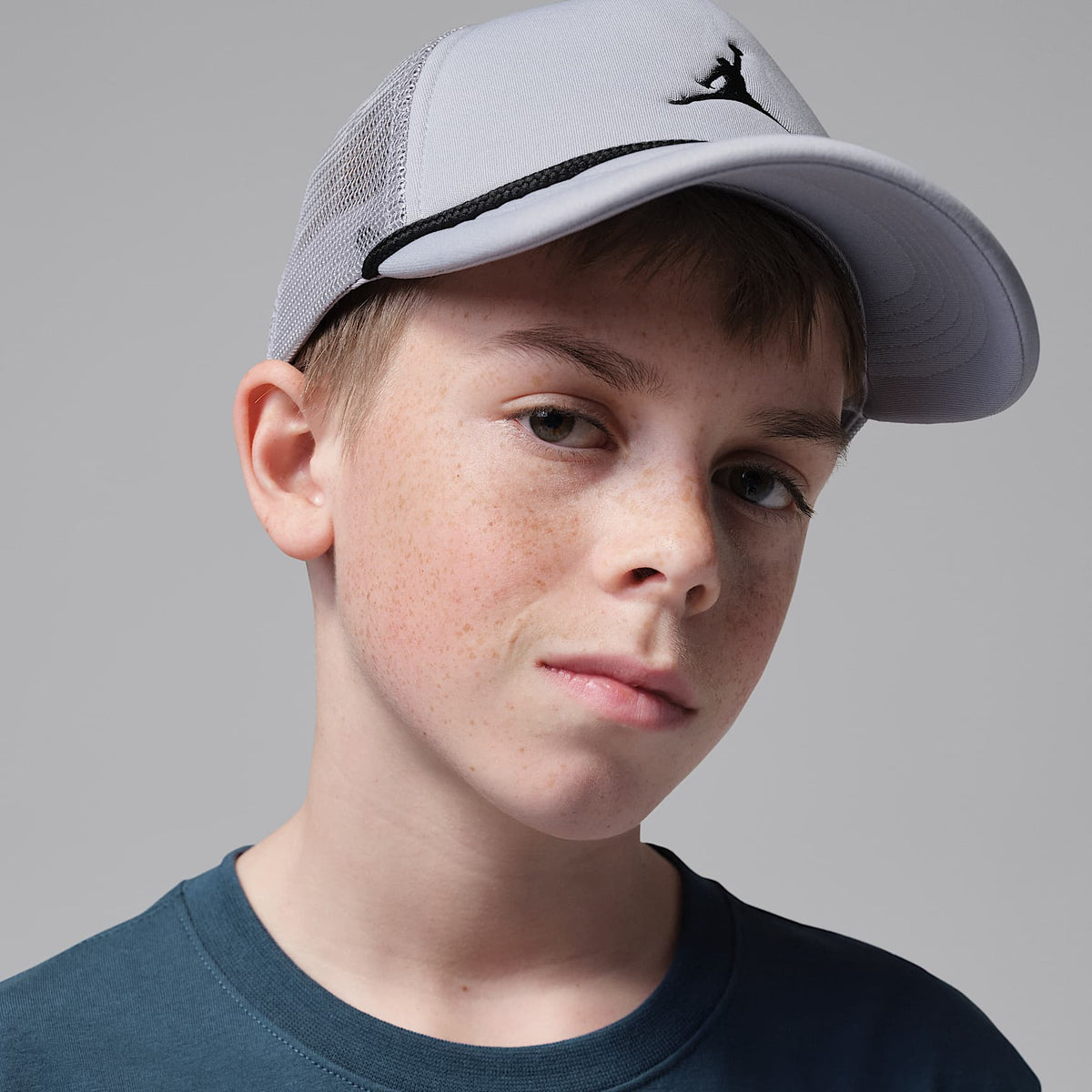 Playera bordada para niños talla grande Jordan – Azul escuadrón – vista 3