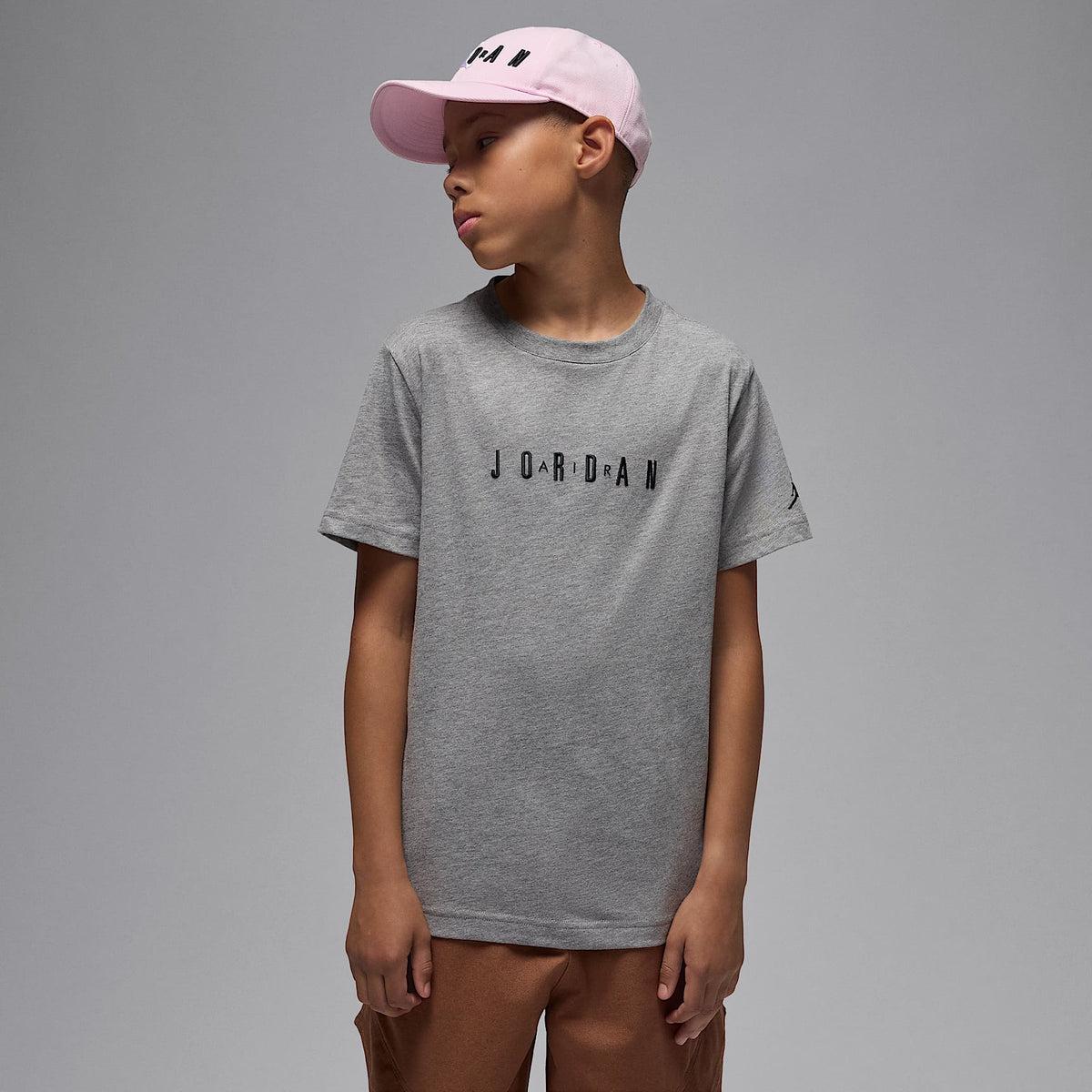 Playera bordada para niños talla grande Jordan – Carbono jaspeado – vista 1