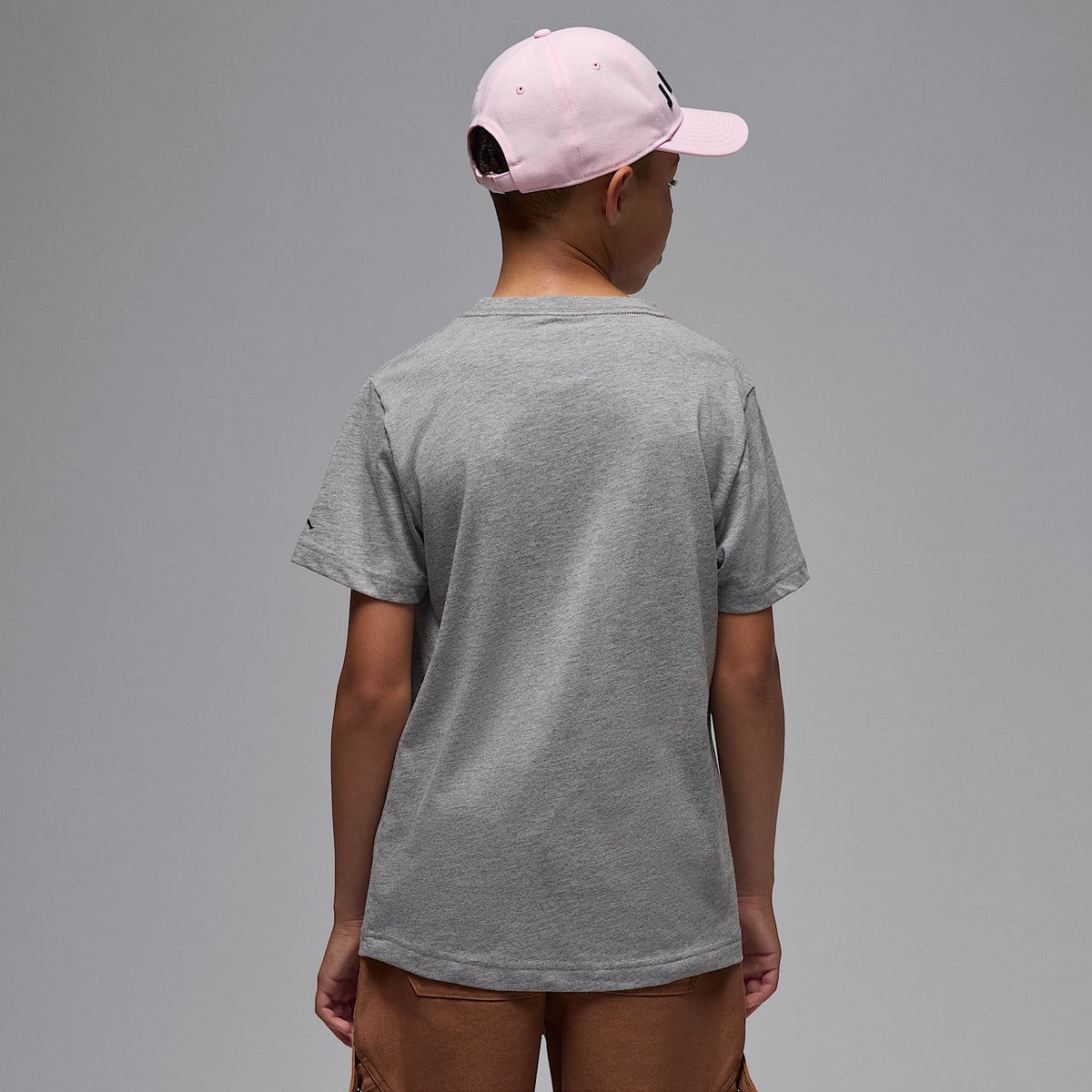 Playera bordada para niños talla grande Jordan – Carbono jaspeado – vista 2