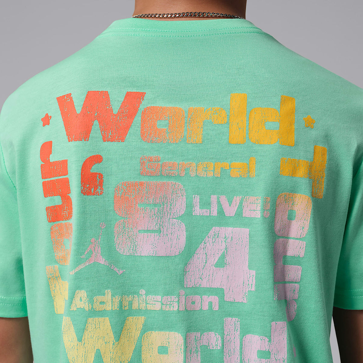 Playera World Tour para niños talla grande Jordan – Verde resplandor – vista 5