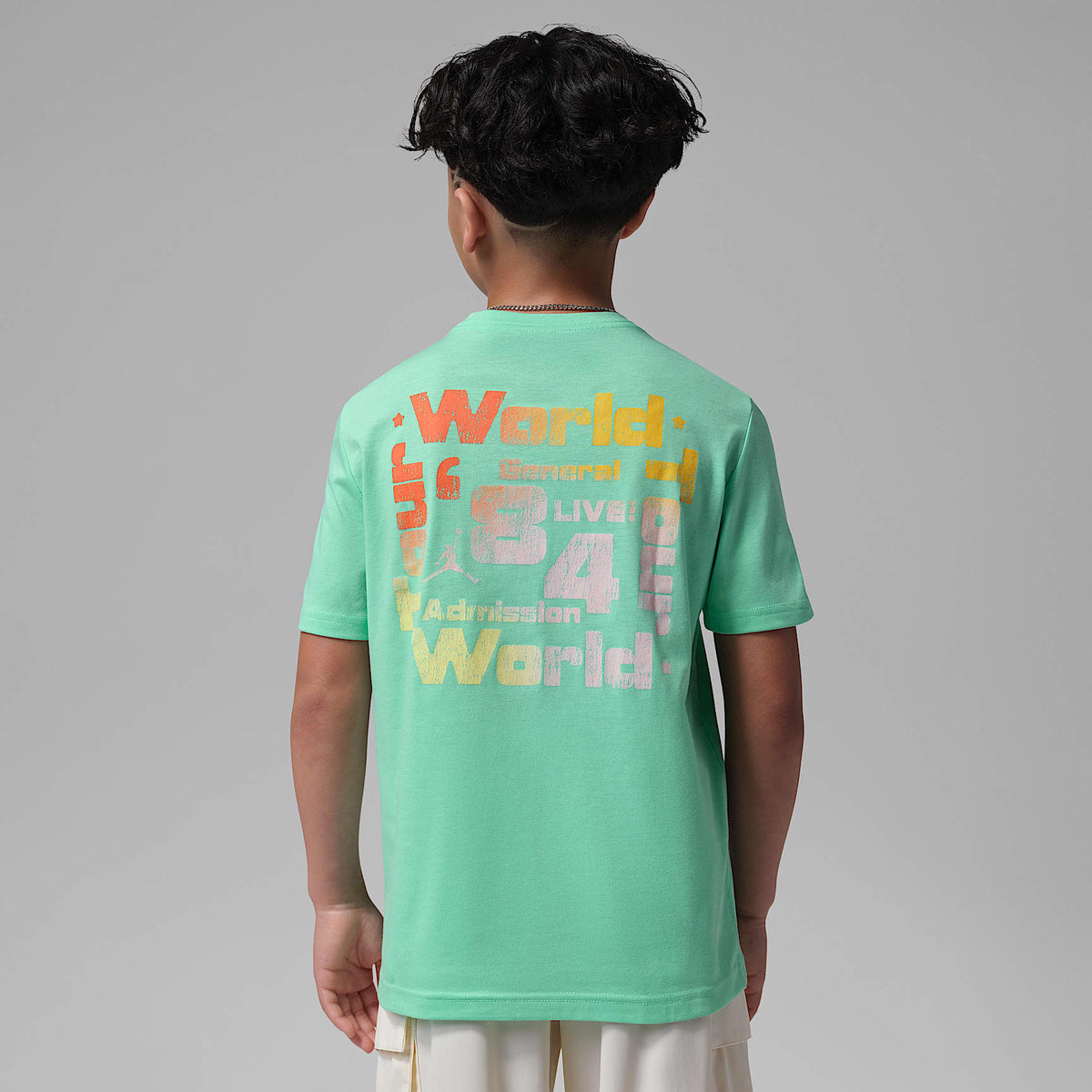 Playera World Tour para niños talla grande Jordan – Verde resplandor – vista 1