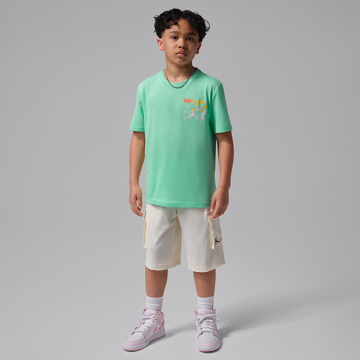 Playera World Tour para niños talla grande Jordan – Verde resplandor – vista 6