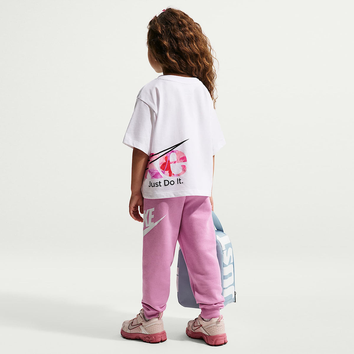 Playera de corte cuadrado para niños talla pequeña Nike Move With Nature – Blanco – vista 3