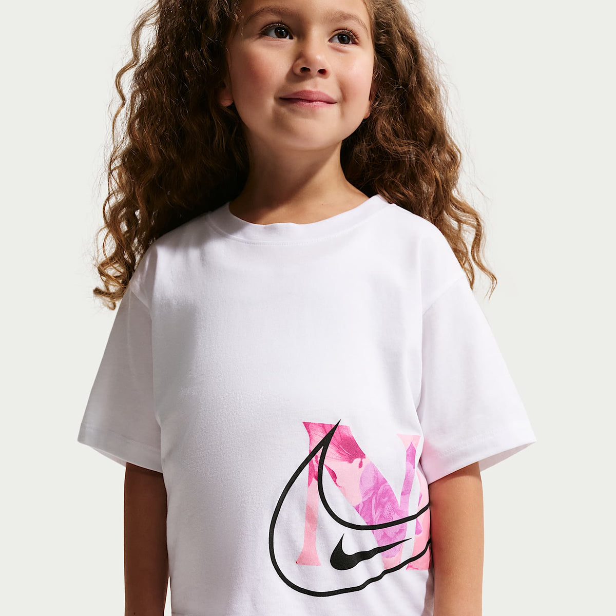 Playera de corte cuadrado para niños talla pequeña Nike Move With Nature – Blanco – vista 1