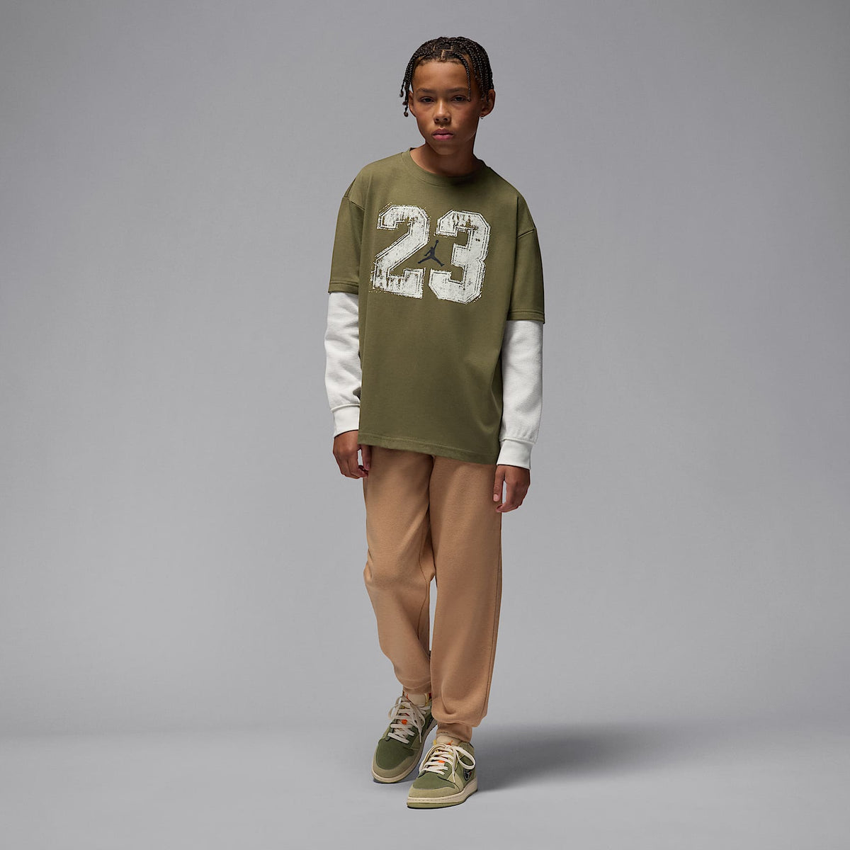 Playera de dos capas para niños talla grande Jordan MVP – Oliva medio – vista 6