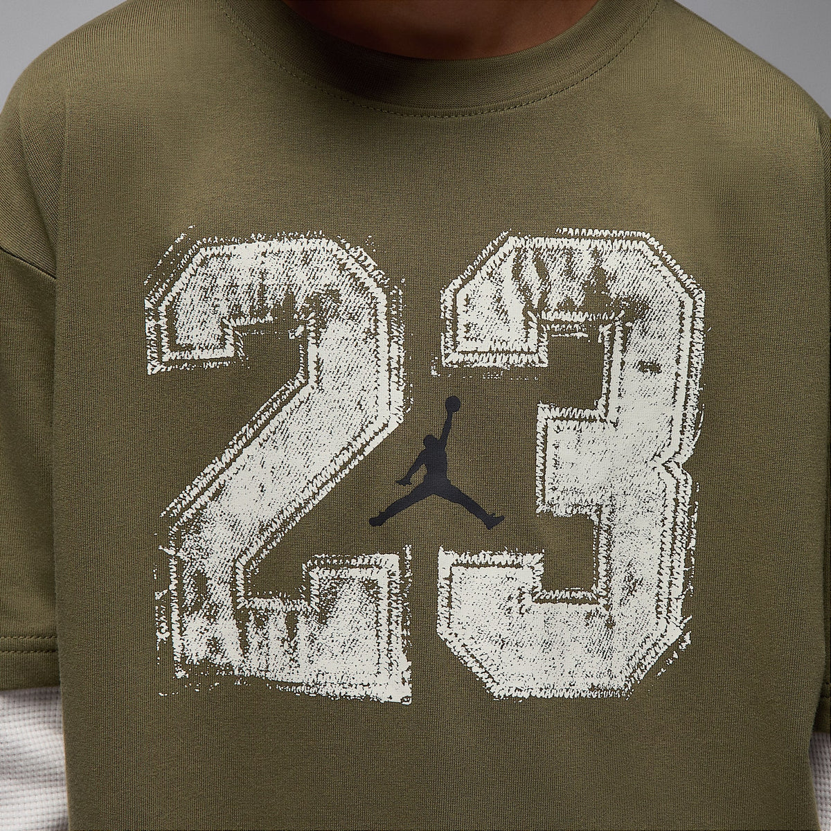 Playera de dos capas para niños talla grande Jordan MVP – Oliva medio – vista 4