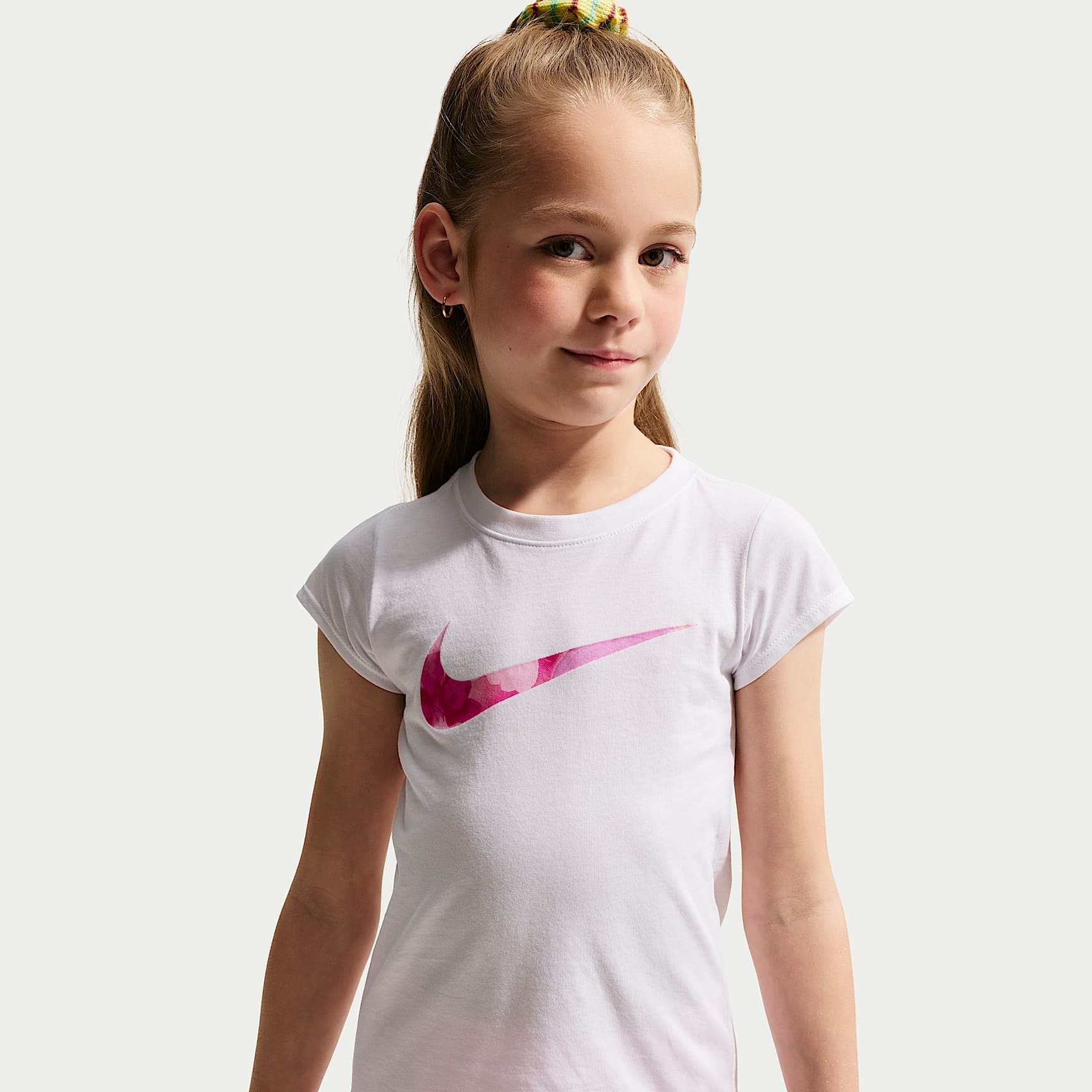 Conjunto de dos piezas con shorts de malla para niños talla pequeña Nike Move With Nature – Rosa suave medio – vista 2