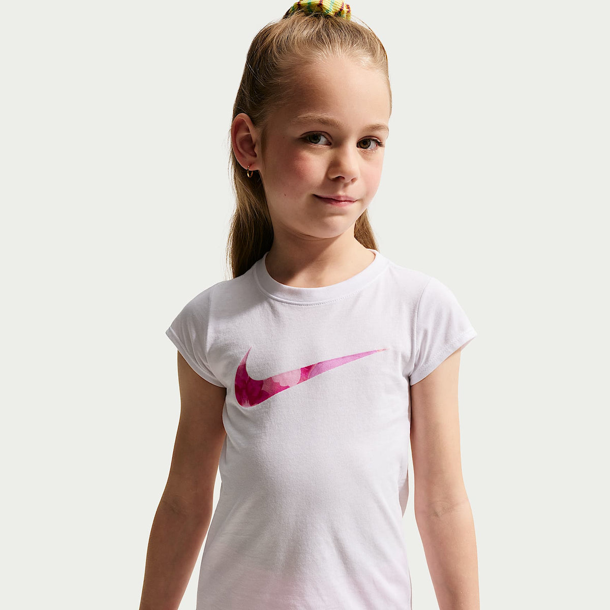 Conjunto de dos piezas con shorts de malla para niños talla pequeña Nike Move With Nature – Rosa suave medio – vista 2