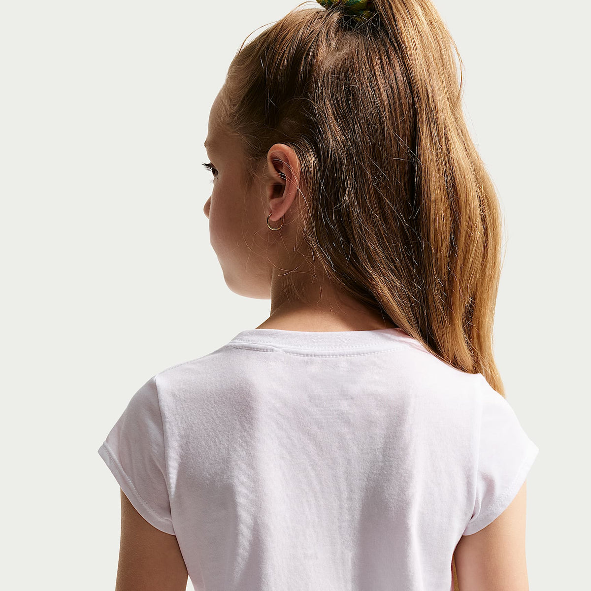 Conjunto de dos piezas con shorts de malla para niños talla pequeña Nike Move With Nature – Rosa suave medio – vista 3