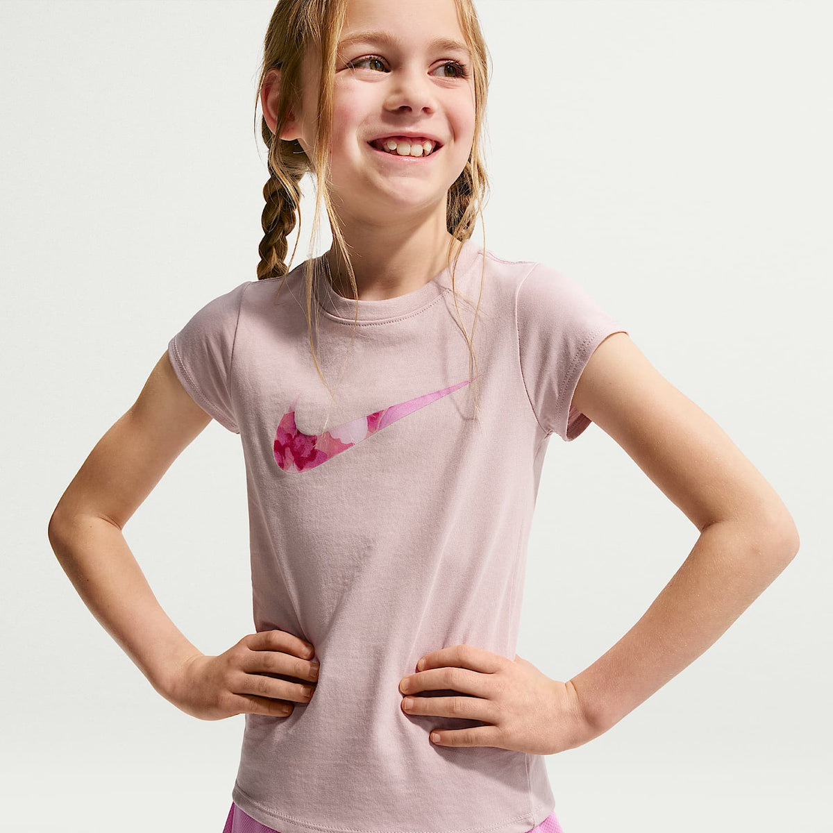 Conjunto de dos piezas con shorts de malla para niños talla pequeña Nike Move With Nature – Magenta claro – vista 6