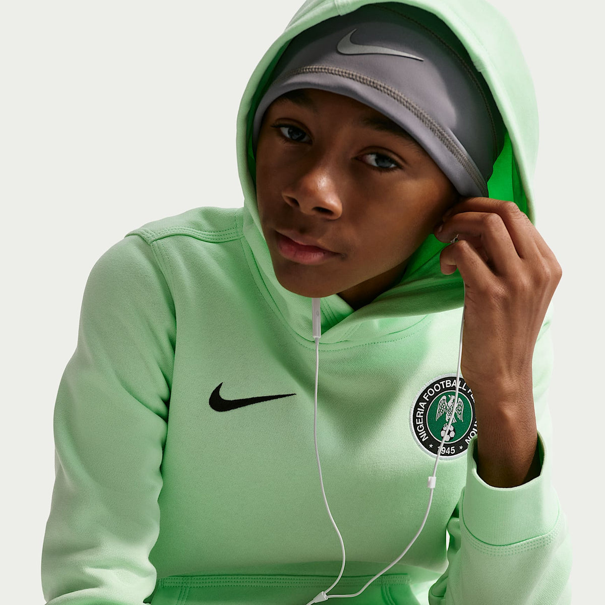 Sudadera con gorro sin cierre Nike para niño talla grande Nigeria Club – Verde vapor/Negro – vista 3