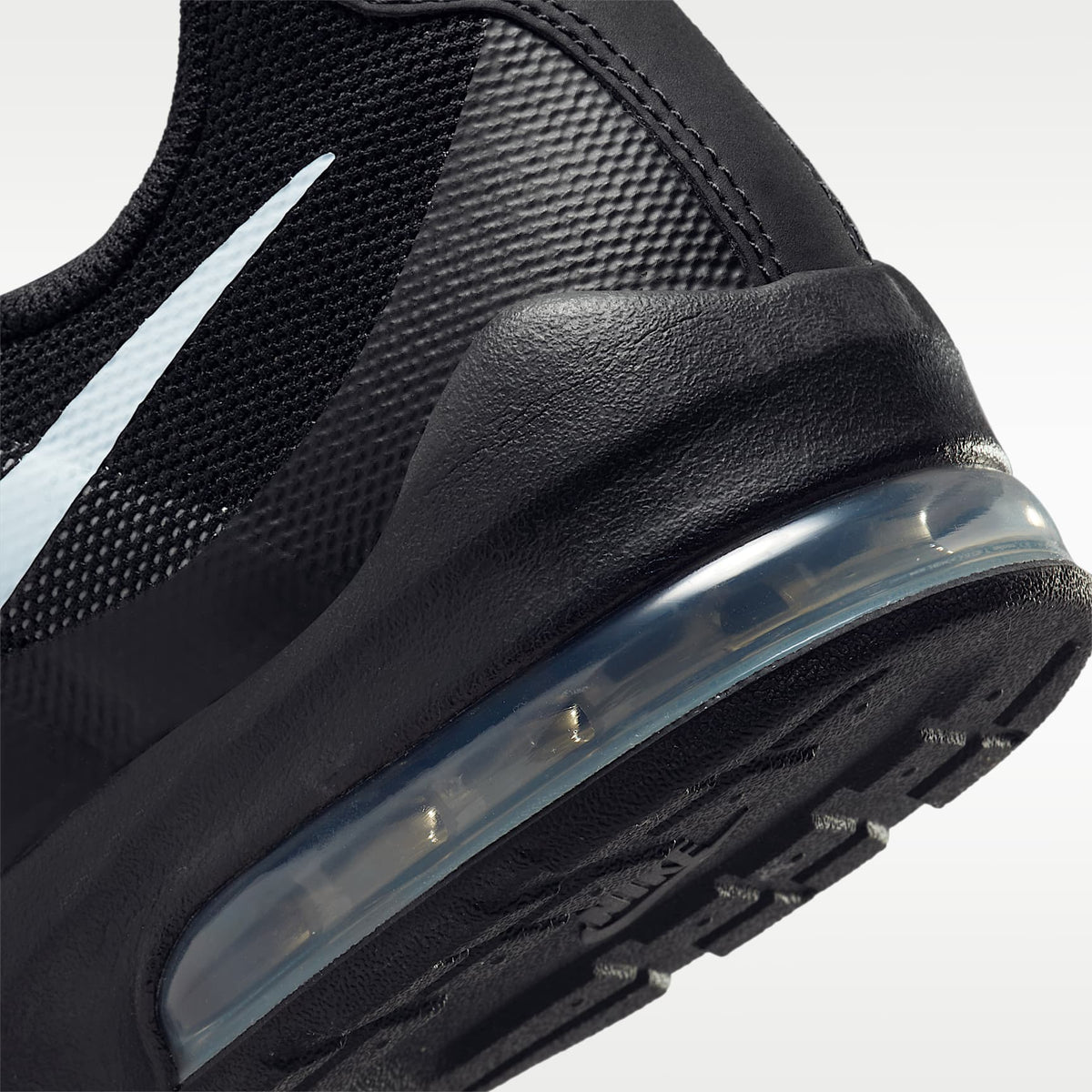 Nike Air Max Invigor – Negro/Gris lobo – vista 8