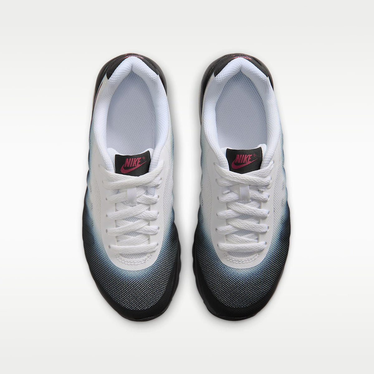 Nike Air Max Invigor – Blanco/Negro/Gris humo/Rojo duro – vista 4