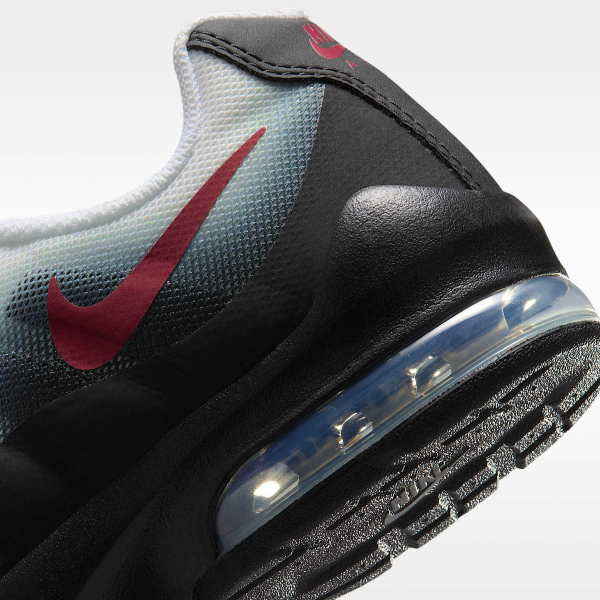 Nike Air Max Invigor – Blanco/Negro/Gris humo/Rojo duro – vista 8