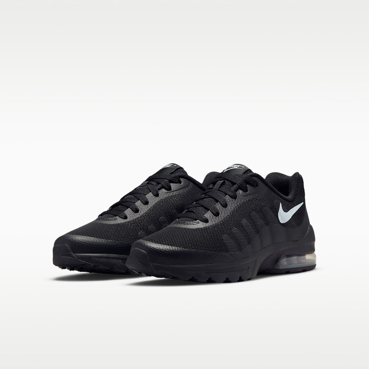 Nike Air Max Invigor – Negro/Gris lobo – vista 5