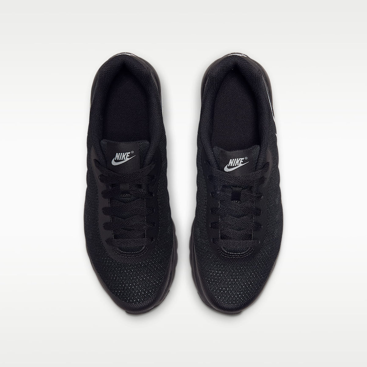 Nike Air Max Invigor – Negro/Gris lobo – vista 4