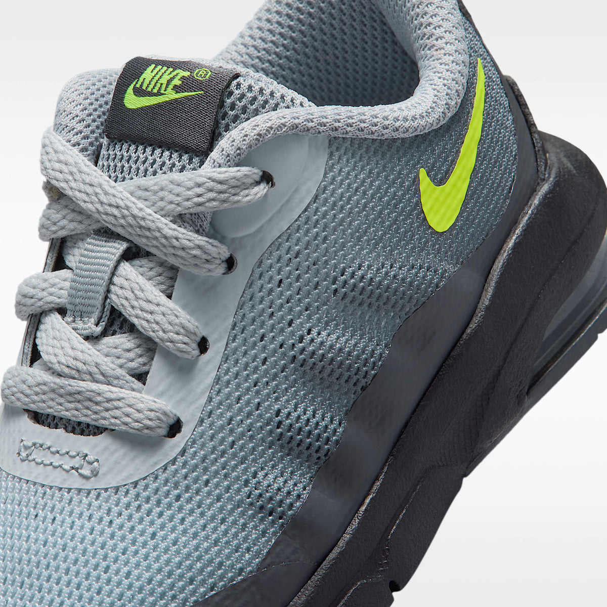 Nike Air Max Invigor – Gris oscuro/Gris azulado/Gris lobo/Volt – vista 7