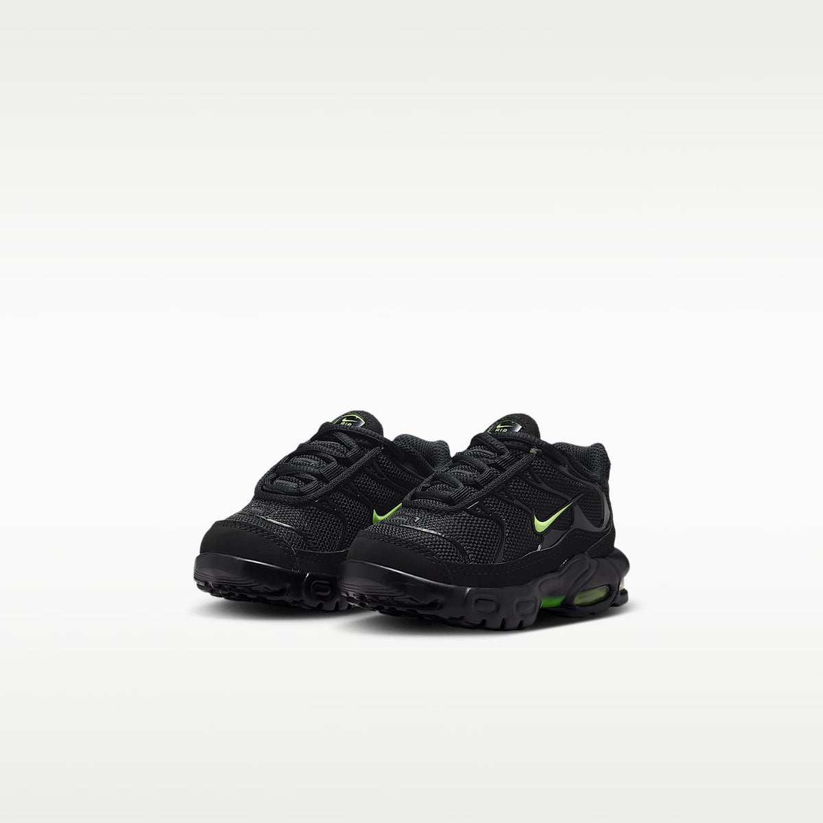 Nike Air Max Plus – Negro/Negro/Hielo volt – vista 5