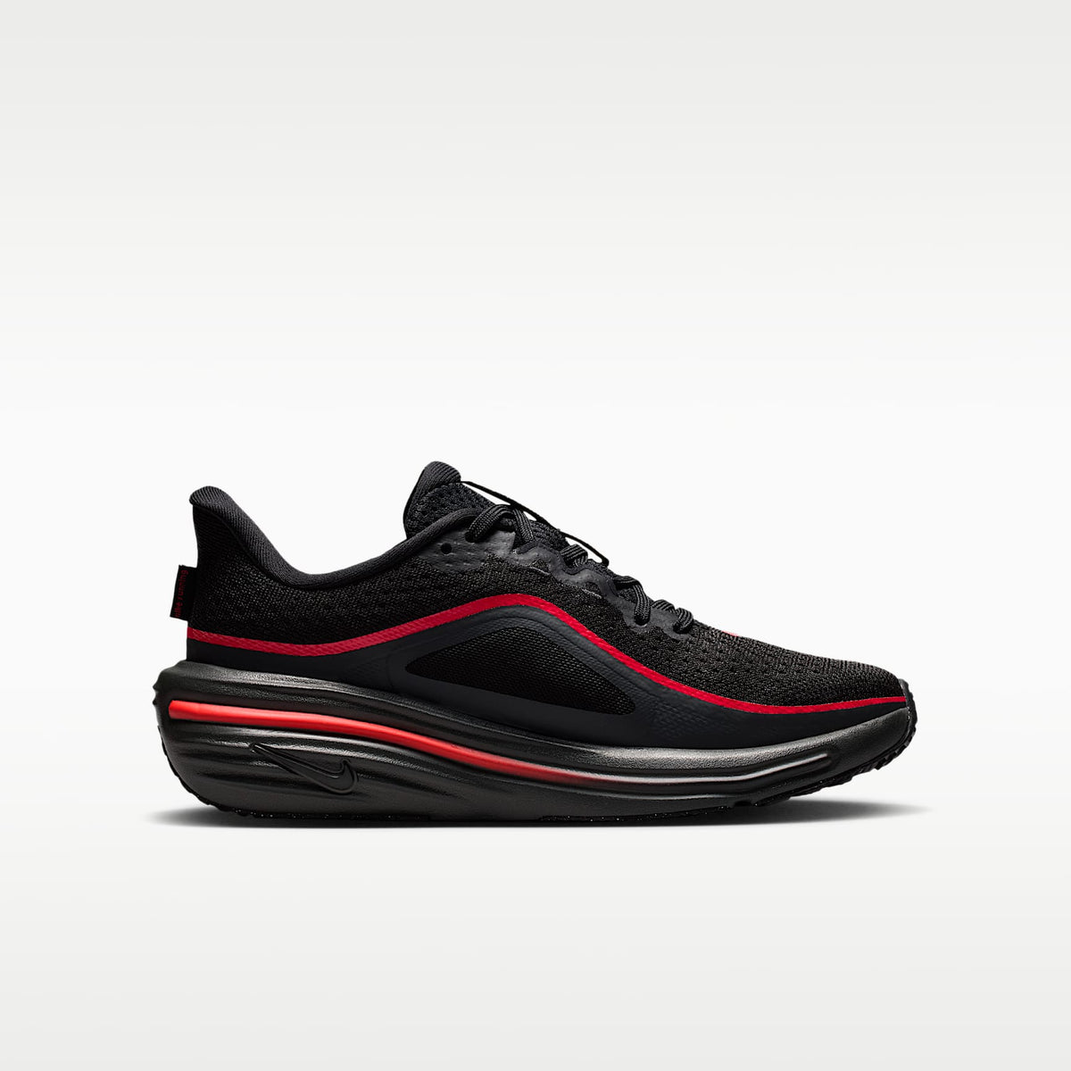 Nike Winflo 12 – Negro/Rojo órbita/Gris humo oscuro/Negro – vista 3