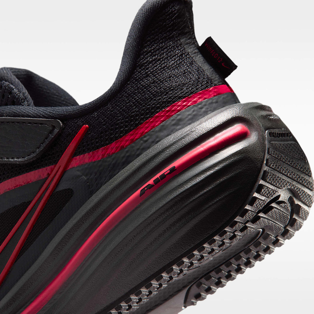 Nike Winflo 12 – Negro/Rojo órbita/Gris humo oscuro/Negro – vista 8