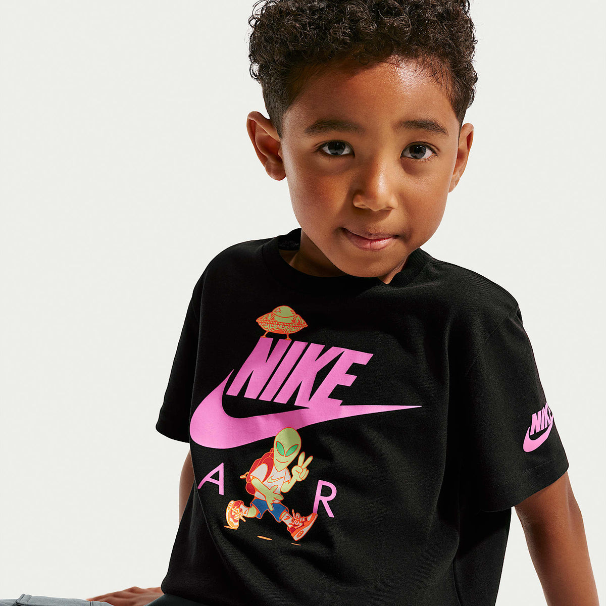 Playera Alien para niños talla pequeña Nike – Negro – vista 3