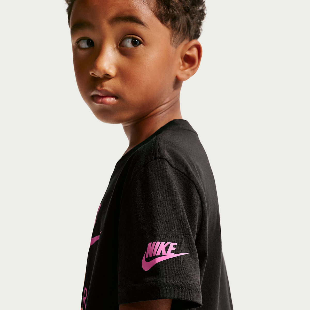 Playera Alien para niños talla pequeña Nike – Negro – vista 2