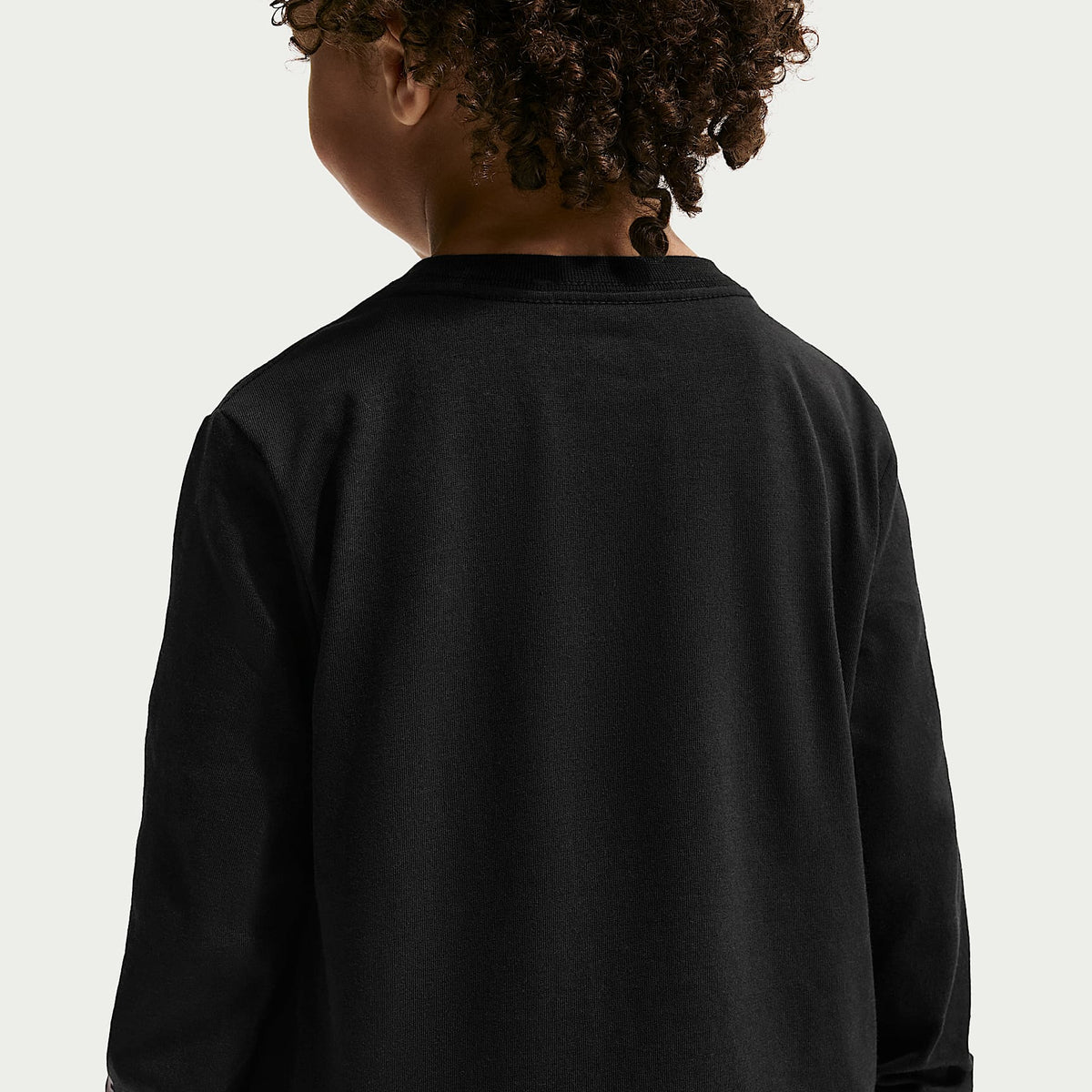 Playera de manga larga de corte cuadrado infantil Nike – Negro – vista 2