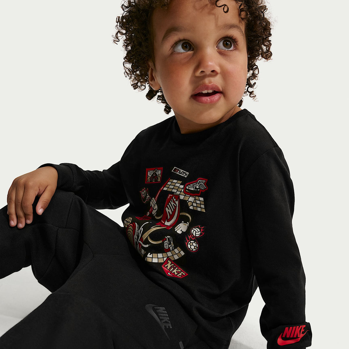 Playera de manga larga de corte cuadrado infantil Nike – Negro – vista 3