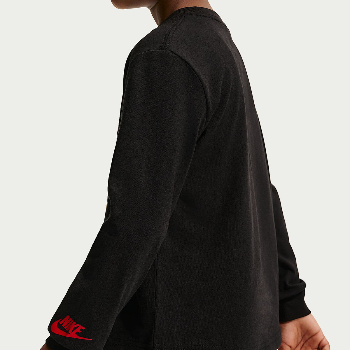 Playera de manga larga de corte cuadrado para niños talla pequeña Nike – Negro – vista 2