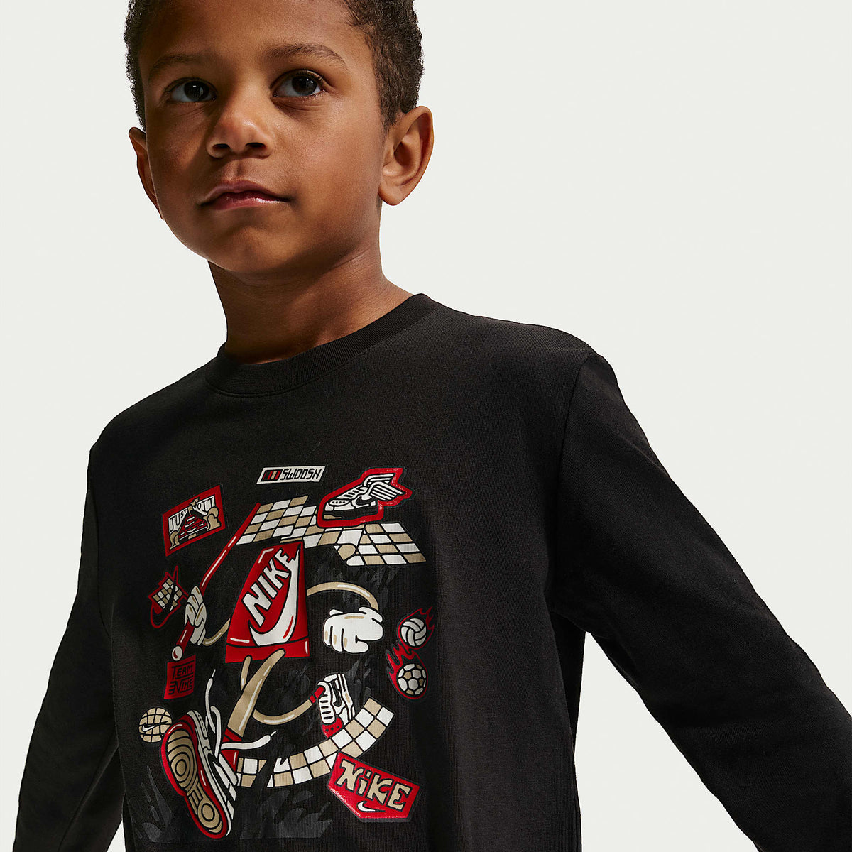 Playera de manga larga de corte cuadrado para niños talla pequeña Nike – Negro – vista 3