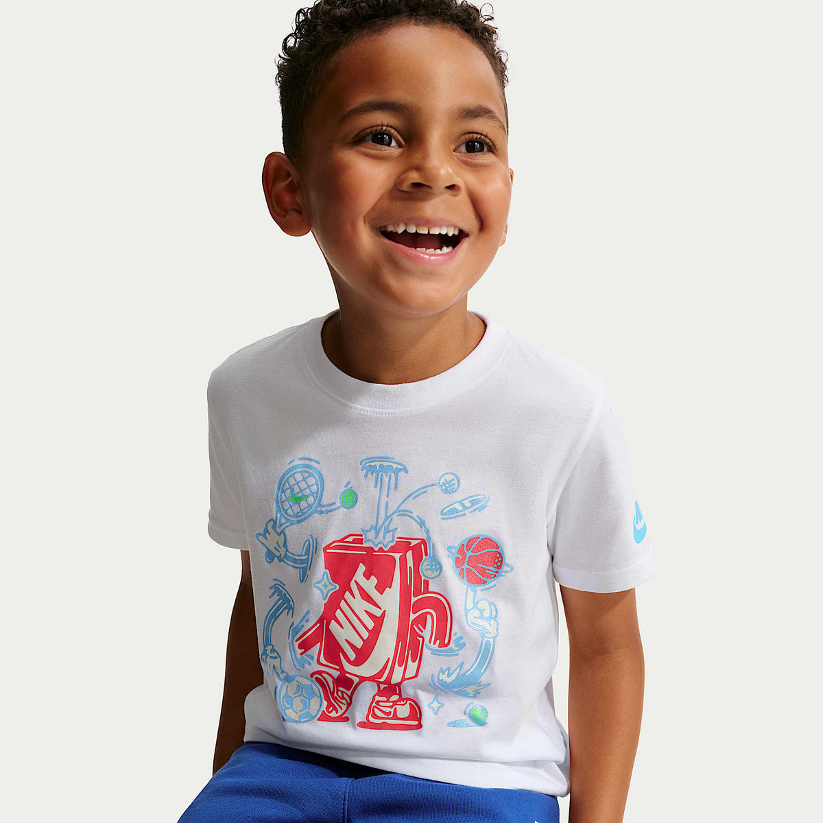 Playera de corte cuadrado para niños talla pequeña Nike – Blanco – vista 3