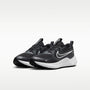 Nike Cosmic Runner – Negro/Antracita/Blanco – vista 5