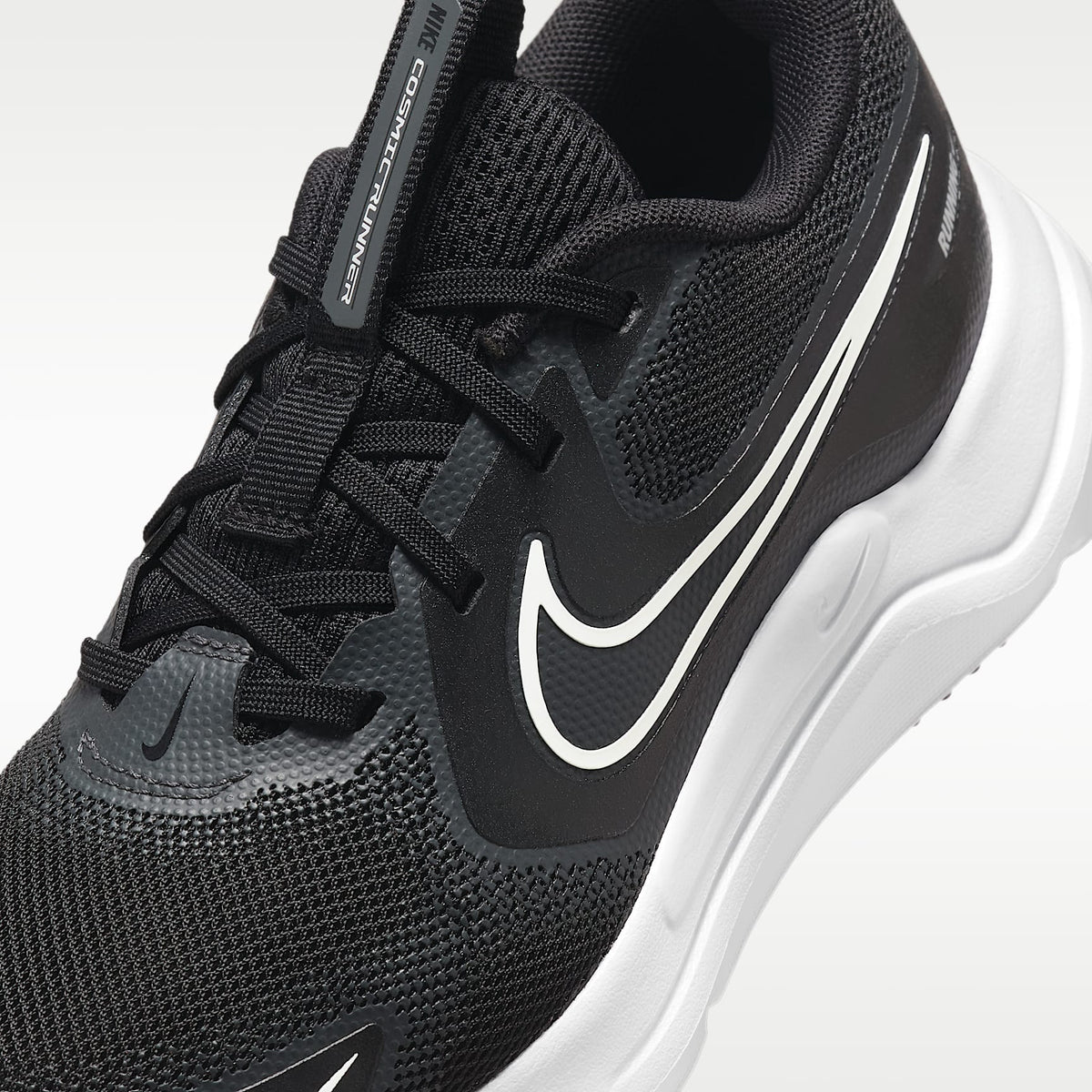 Nike Cosmic Runner – Negro/Antracita/Blanco – vista 7