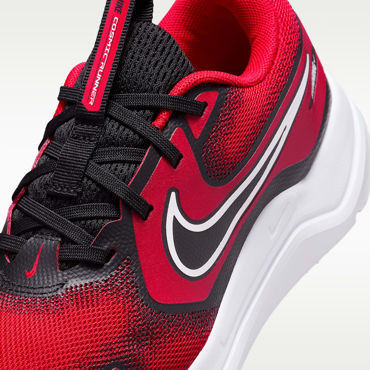 Nike Cosmic Runner – Rojo universitario/Negro/Blanco – vista 7
