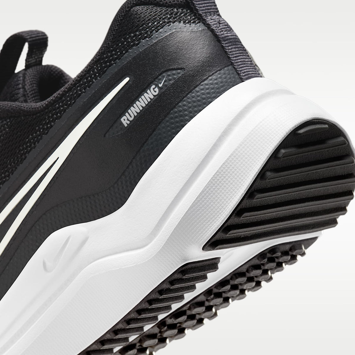 Nike Cosmic Runner – Negro/Antracita/Blanco – vista 8