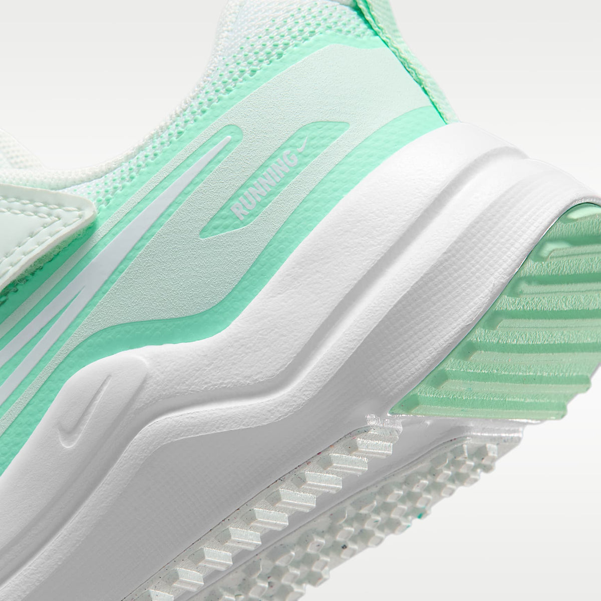 Nike Cosmic Runner – Verde ligero/Verde ártico/Blanco – vista 8