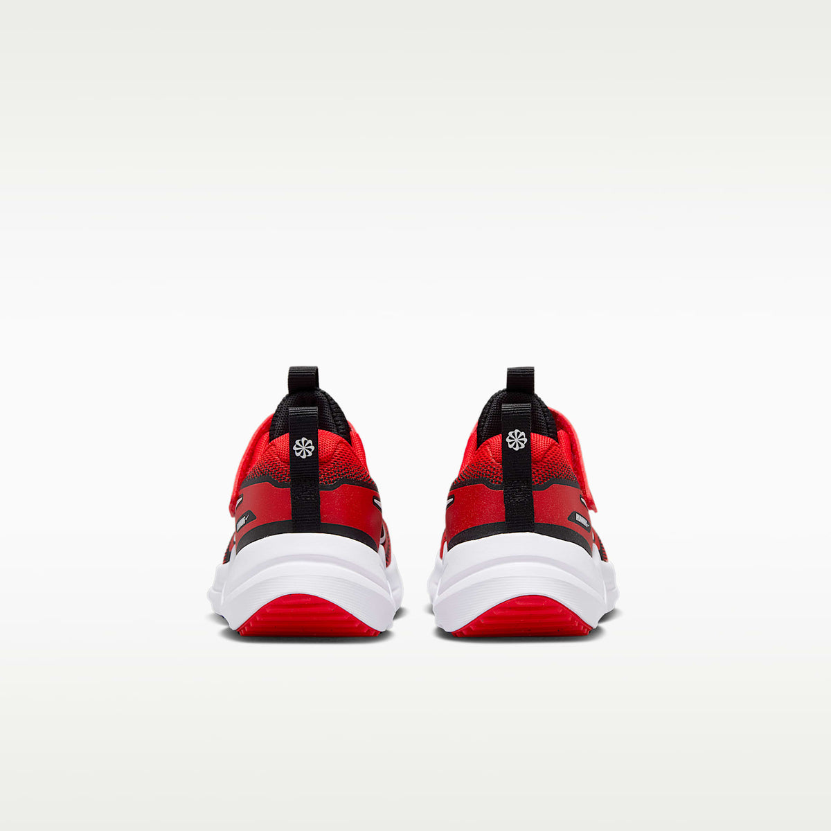 Nike Cosmic Runner – Rojo universitario/Negro/Blanco – vista 6