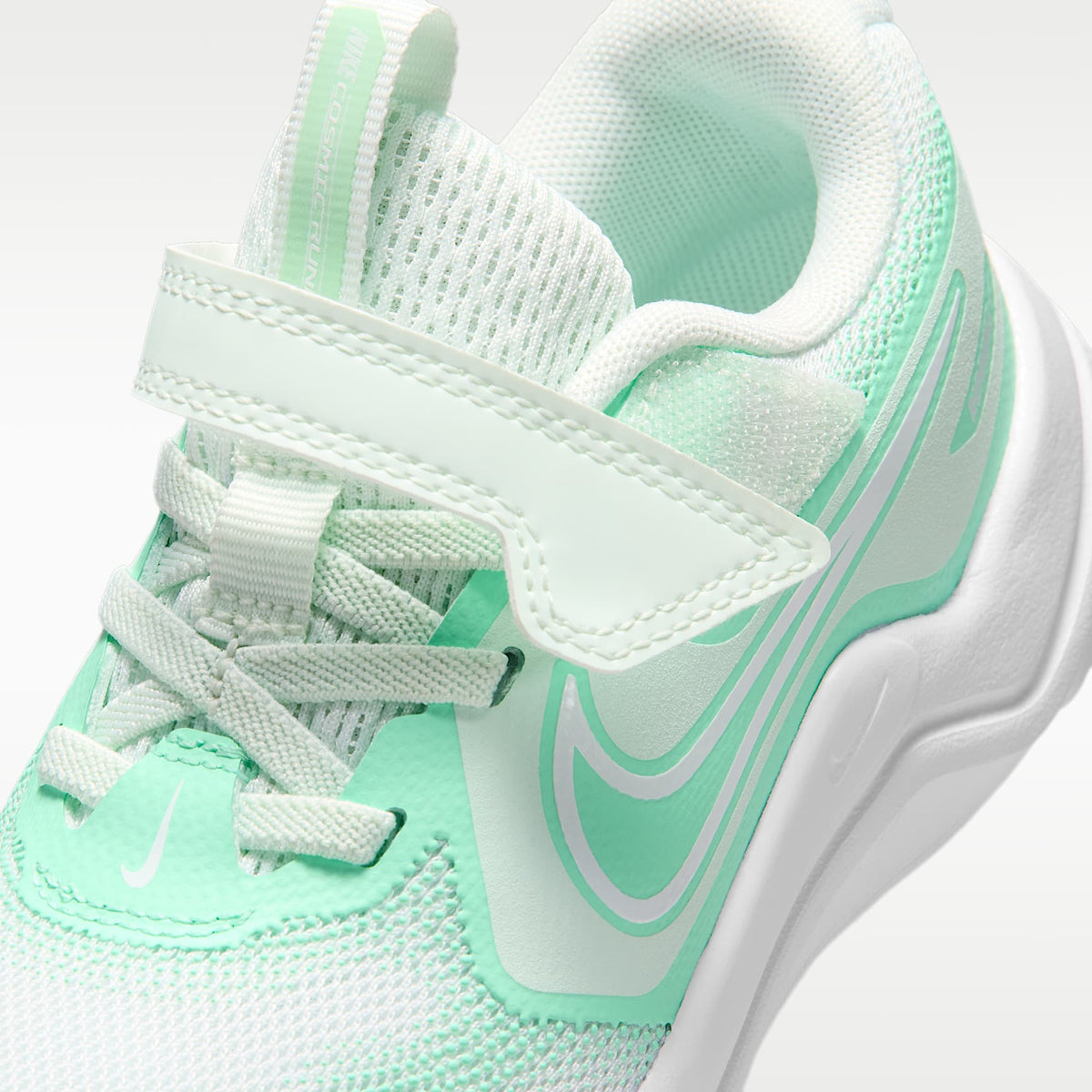 Nike Cosmic Runner – Verde ligero/Verde ártico/Blanco – vista 7