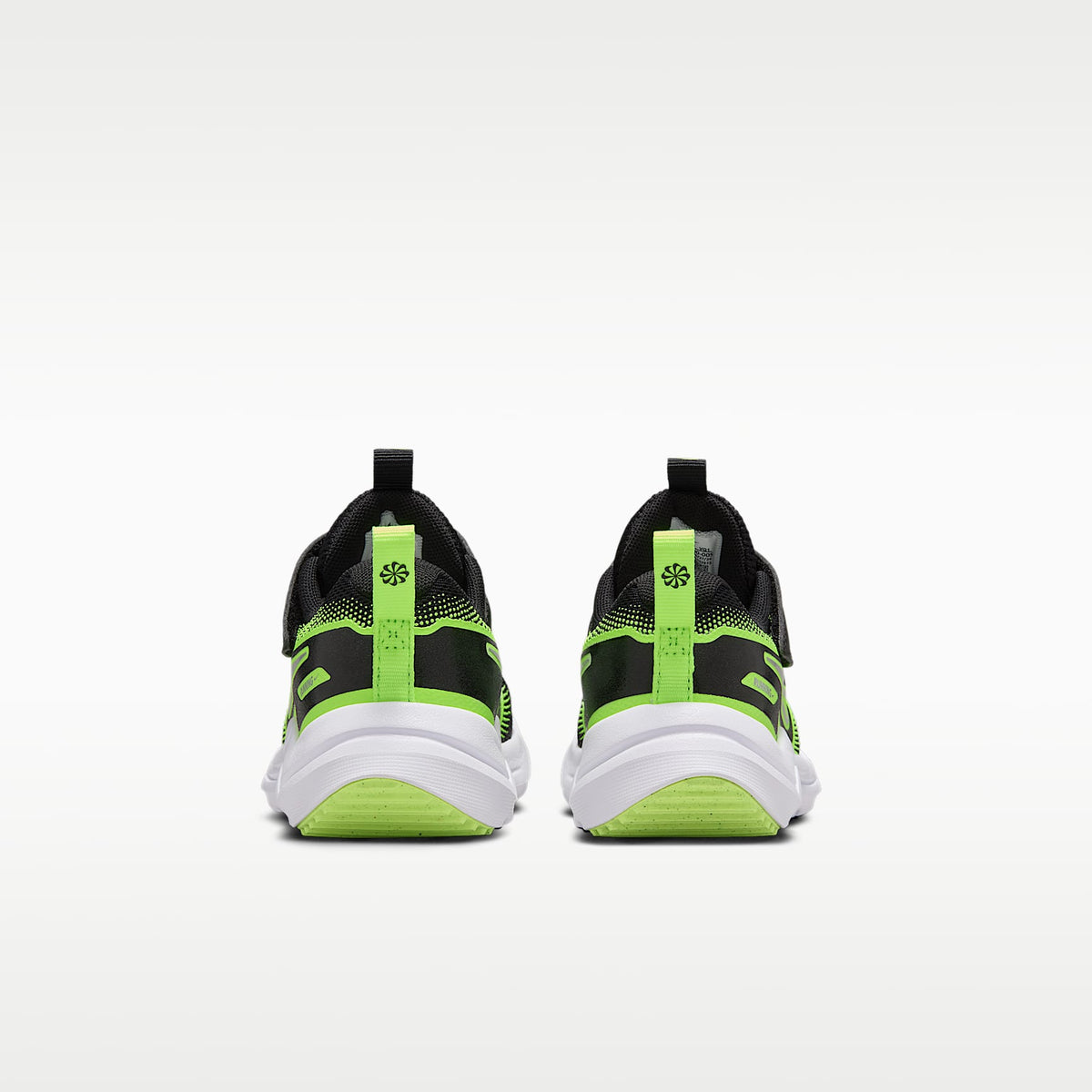 Nike Cosmic Runner – Negro/Volt/Gris lobo – vista 6