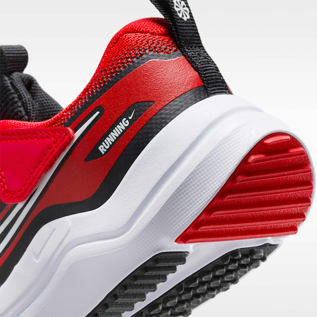 Nike Cosmic Runner – Rojo universitario/Negro/Blanco – vista 8