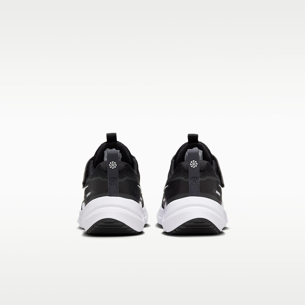 Nike Cosmic Runner – Negro/Antracita/Blanco – vista 6