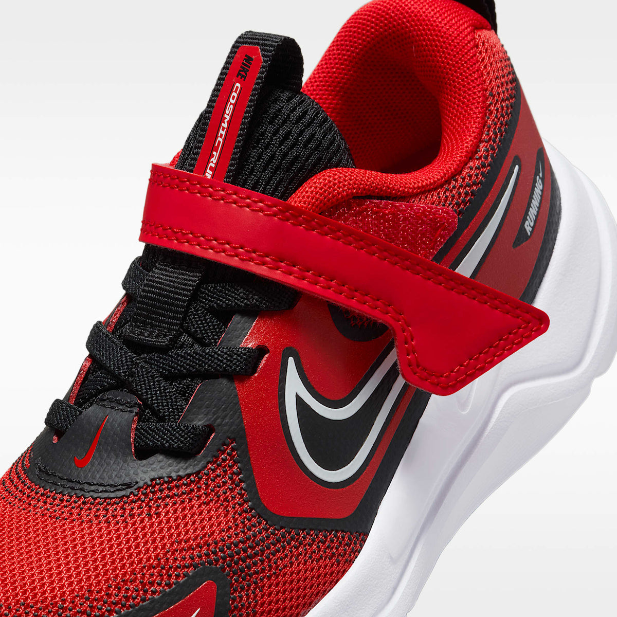 Nike Cosmic Runner – Rojo universitario/Negro/Blanco – vista 7