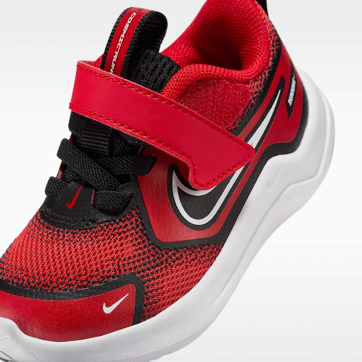 Nike Cosmic Runner – Rojo universitario/Negro/Blanco – vista 7